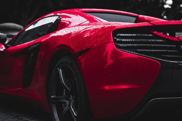 Mclaren MP4-12c, red, back left rear end, wet, shadows